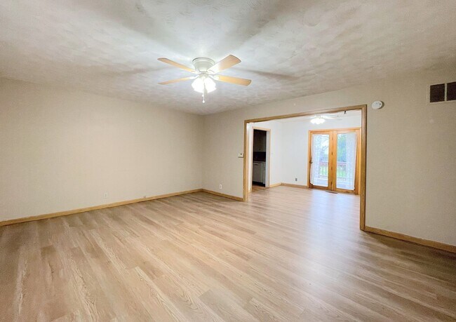 Foto del edificio - 2 bed brick home outside town