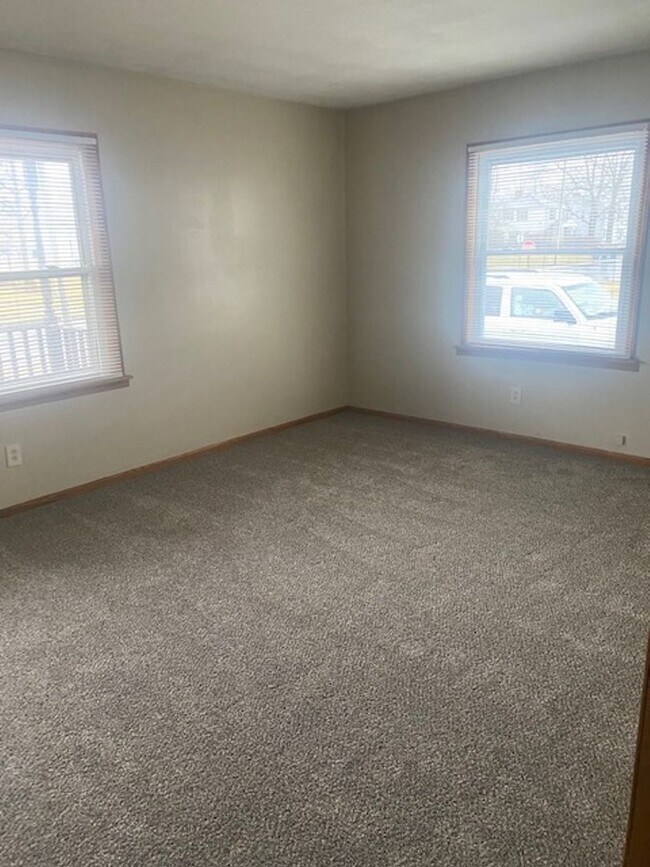 Building Photo - Charming 3 Bedroom 1 Bath Home