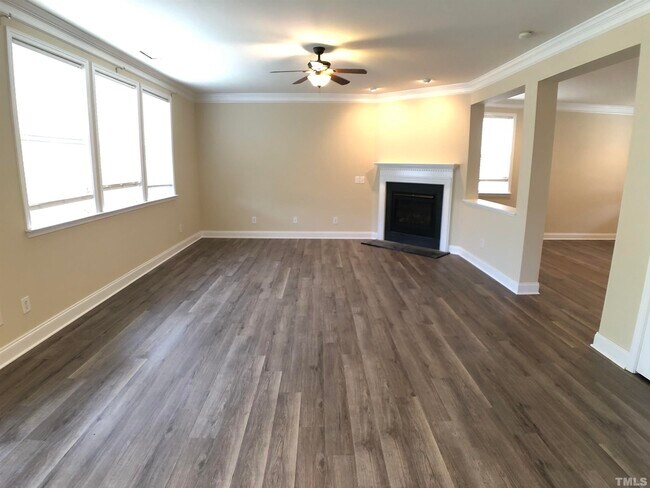 Building Photo - 327 Larktree Ln