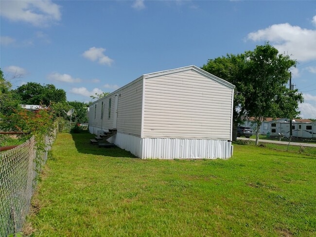 Building Photo - 2501 Mcdonald Rd