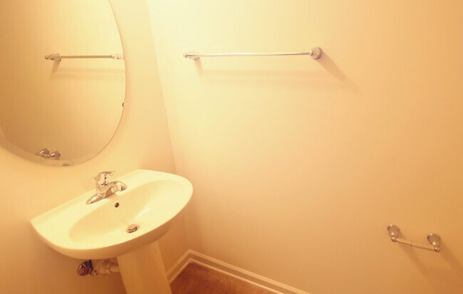 Foto del edificio - Beautiful and Bright 3 bedroom 2.5 bath Townhouse in Brightleaf with a Garage!!