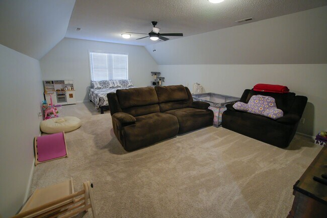 Foto del edificio - 218 English Walnut Dr