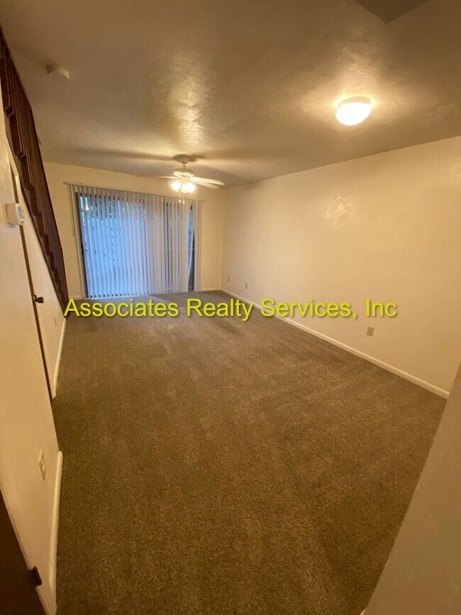 Foto del edificio - Cute Foxmoor 2/1.5 Townhome