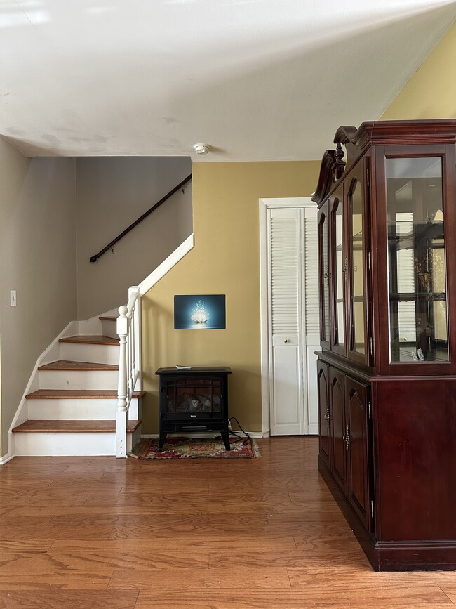 Building Photo - 1925 Willow Hill Ct