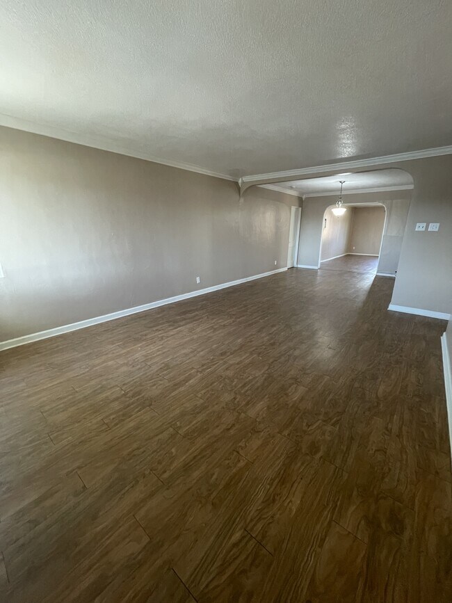 Building Photo - 8415 Menaul Blvd NE