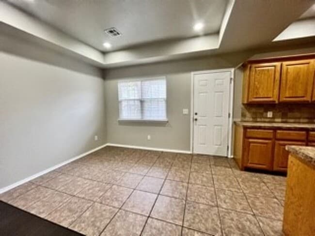 Foto del edificio - Spacious 3-Bed, 2.5-Bath Fourplex with Gar...