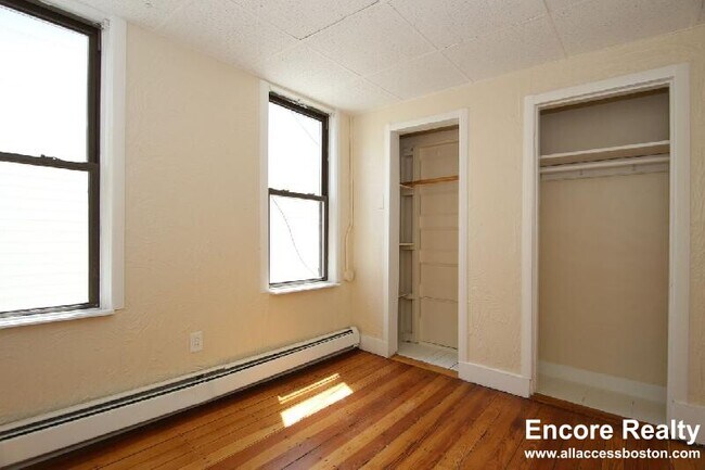 Foto del edificio - 114 Everett St