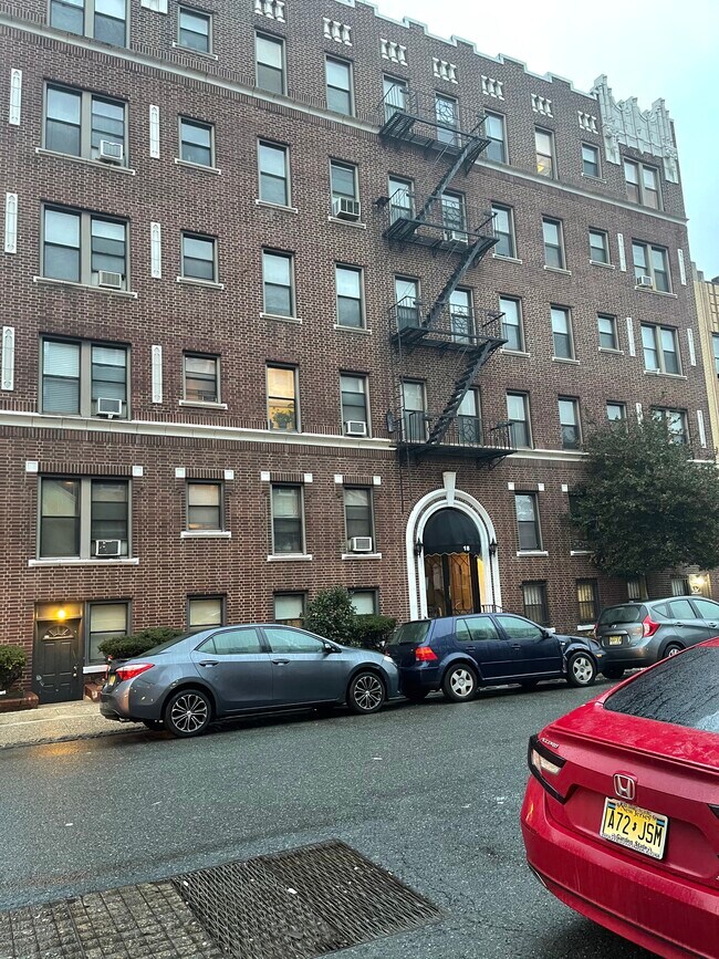 Building Photo - 18 Kensington Ave