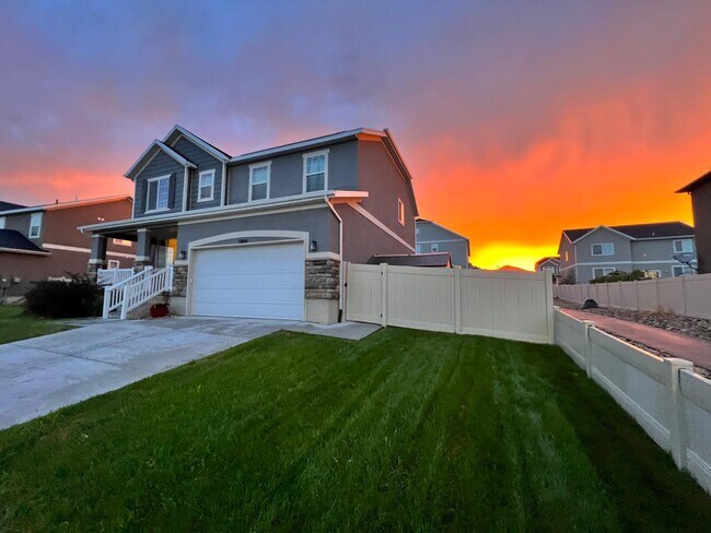Building Photo - 12104 Broken Arch Ln