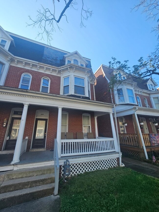 Building Photo - 652 Pennsylvania Ave