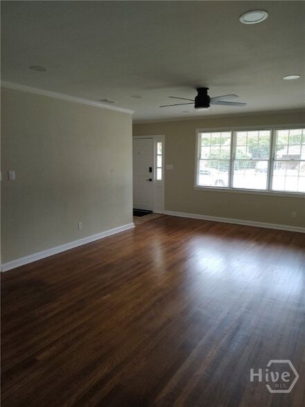 Foto del edificio - 132 Andover Dr