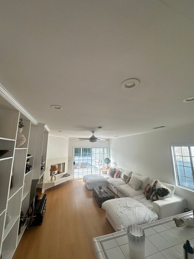 Building Photo - Lovely Home in the Kentwood area of Westchester