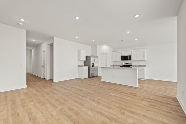 Building Photo - 581 Riggs St