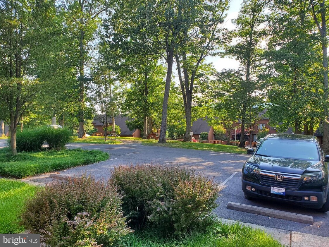 168 Tecumseh Trail, Hedgesville, WV 25427 Townhome Rentals in