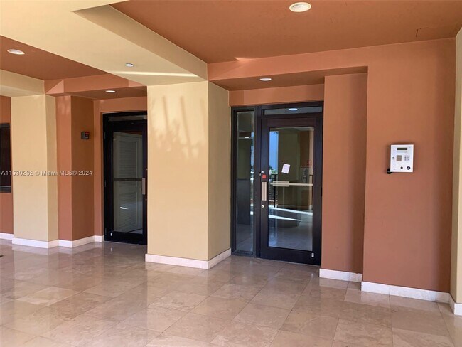 Building Photo - 711 Biltmore Way