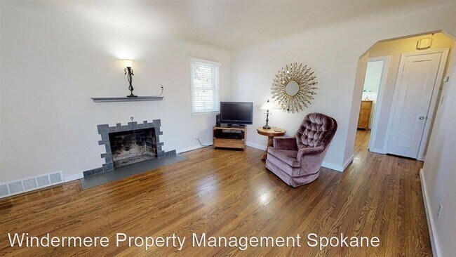 Building Photo - 2 br, 1 bath House - 2323 W. Garland Ave.