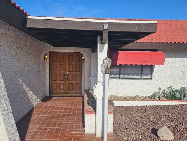 Building Photo - Beautiful and custom home located in Bullh...