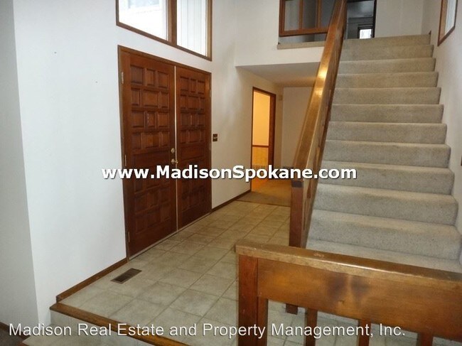 Building Photo - 3 br, 3 bath House - 15814 N. Pineview Circle