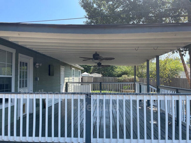 Building Photo - 1231 Breezy Gate Dr