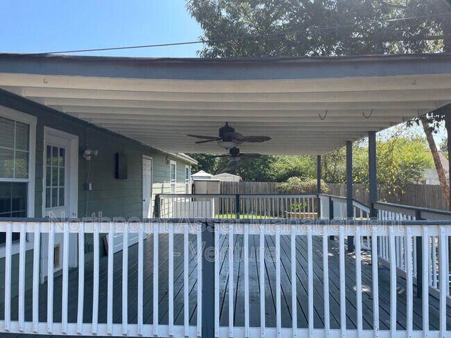 Foto del edificio - 1231 Breezy Gate Dr