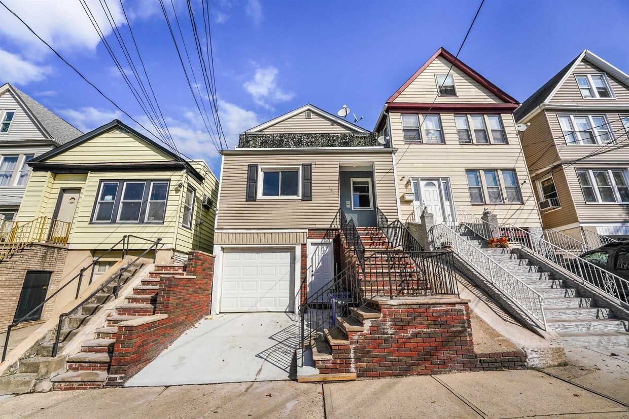 131 W 29th St Unit 3, Bayonne, NJ 07002 Apartment for Rent in Bayonne
