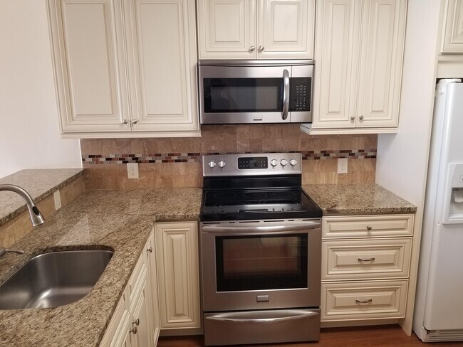 Building Photo - 4539 Luxemburg Ct