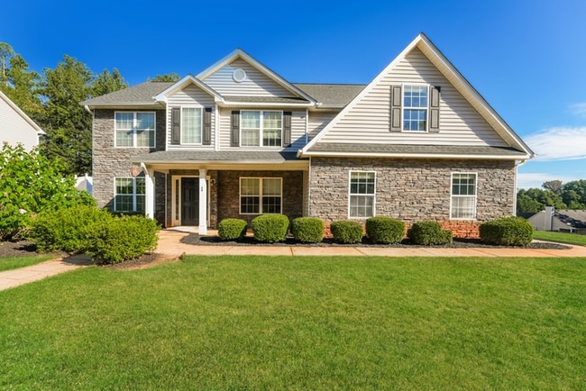 Foto del edificio - 49 Windcrest Dr