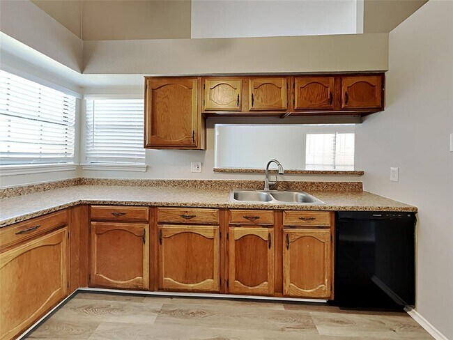 Building Photo - 7811 Bluff Trail Dr