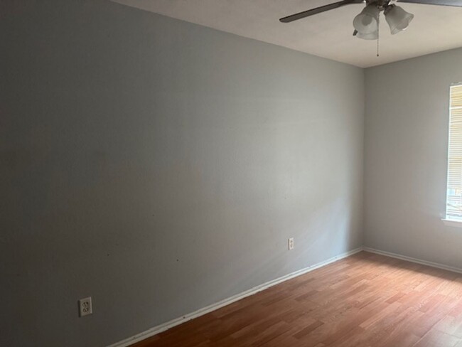 Foto del edificio - 570 Sterling Price St