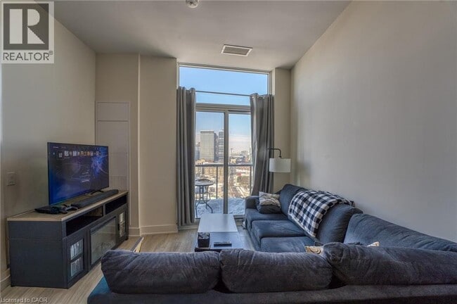 Building Photo - 212 King William St