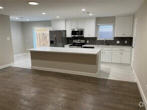 Building Photo - 213 E Scotland Dr