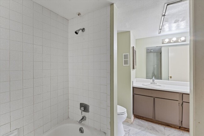Foto del edificio - 8517 Hearth Dr