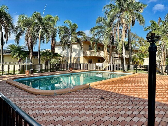 Foto del edificio - 1350 NE 119th St