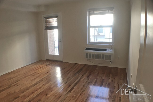 Building Photo - Second floor 1 Bedroom with Private Balcony