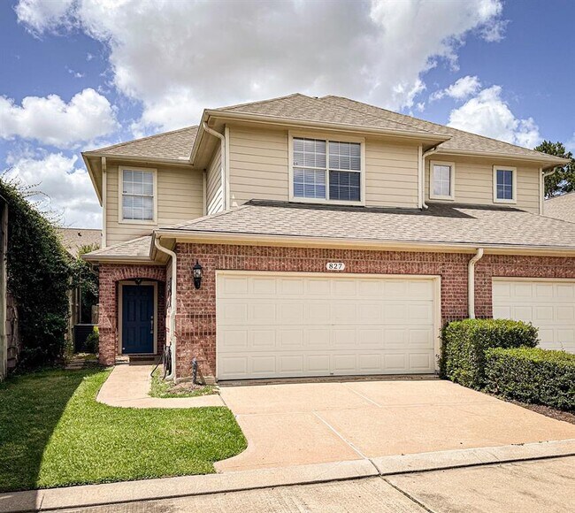 Foto del edificio - 827 Sweet Pine Dr