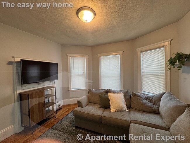 Building Photo - 22 Spencer Ave