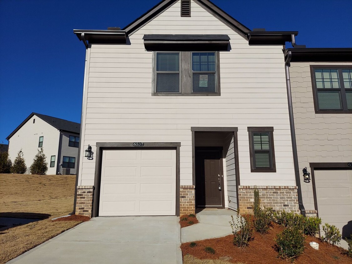 Foto principal - Newly Built Beautiful Townhome for Rent in...