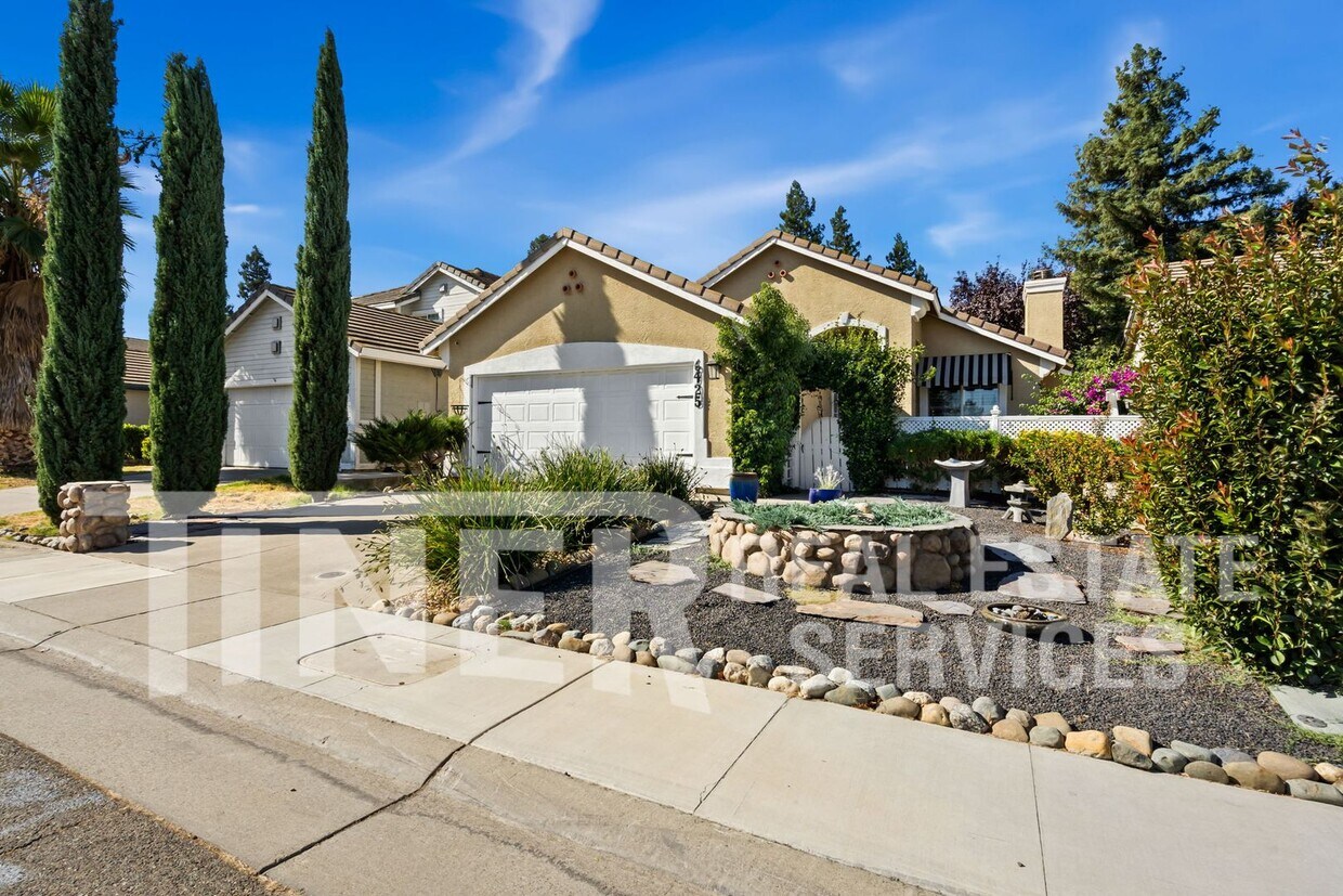 Foto principal - Charming 3 Bedroom Home