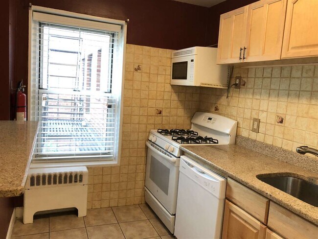 Building Photo - 210 Woodcliff Ave