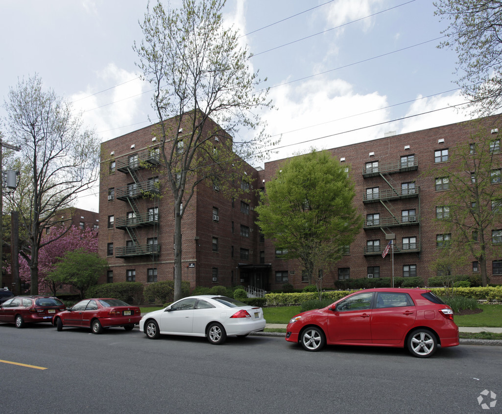 Foto del edificio - College Towers