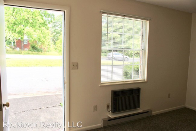 Building Photo - 930 Vine St