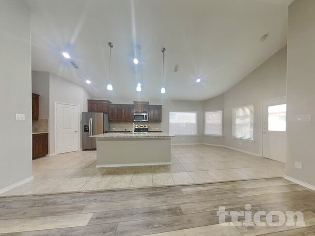 Building Photo - 1304 Glen Ct