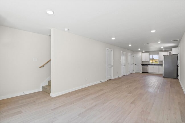 Building Photo - S 5th St