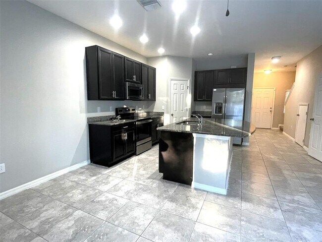 Building Photo - 7111 Summer Holly Pl