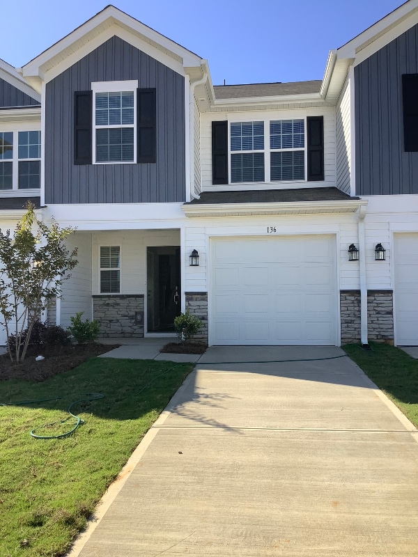 Building Photo - 136 Plumtree Ct