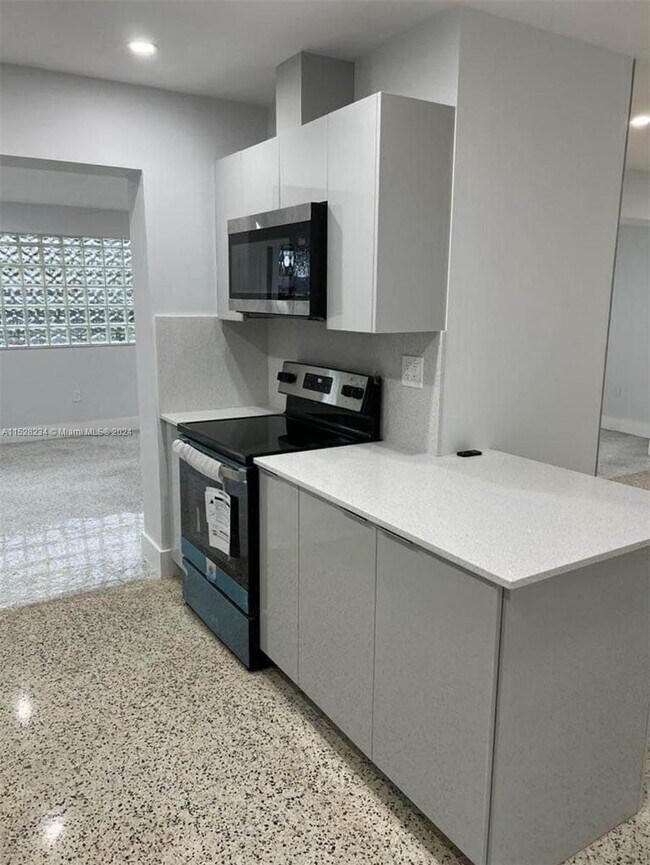 Building Photo - 9570 Jamaica Dr