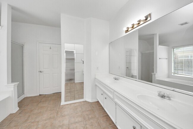 Foto del edificio - 16611 Gentle Stone Dr