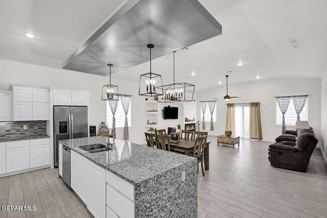 Building Photo - 12365 Desert Wolf Ave