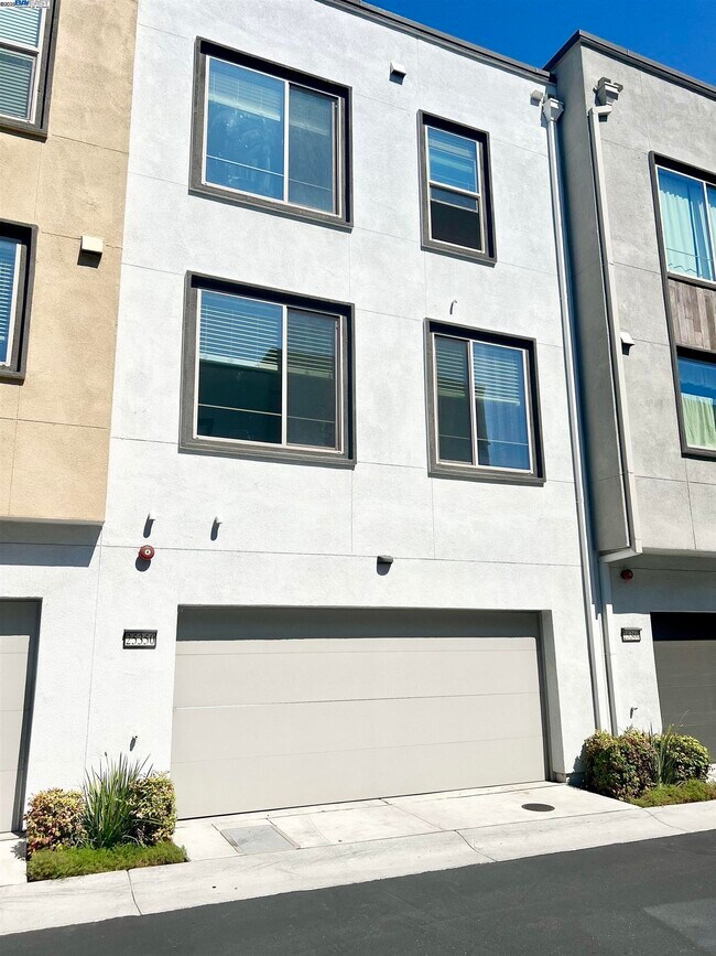 Foto del edificio - 25350 Parklane Dr