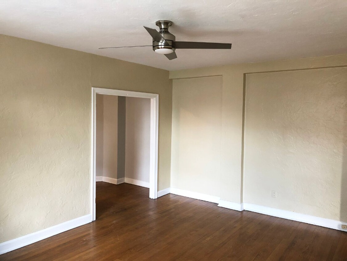 Primary Photo - One Bedroom In Shadyside